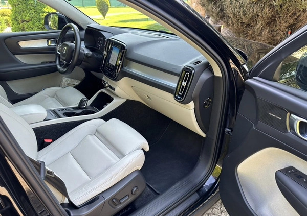 Volvo XC 40 cena 129899 przebieg: 87000, rok produkcji 2018 z Poznań małe 92
